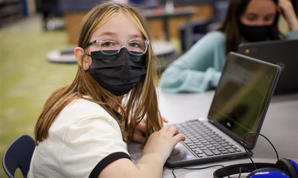 Students use virtual reality headsets